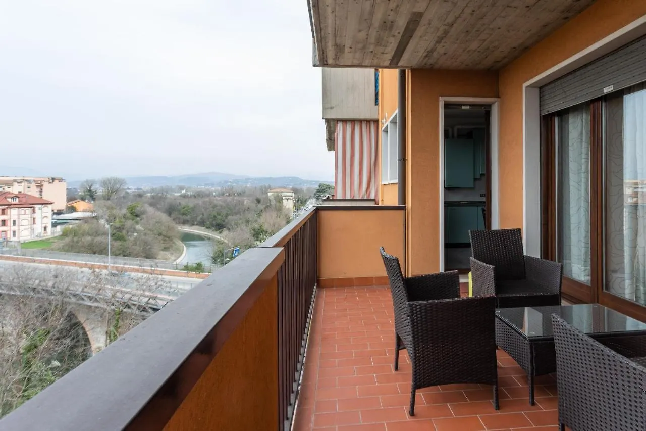 Borgo Roma Spacious Apartment - con parcheggio Verona