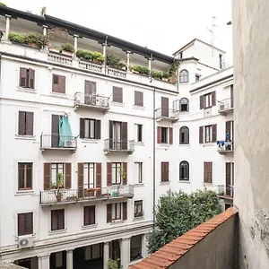 https://la-reggia-milan.it-lombardy.com